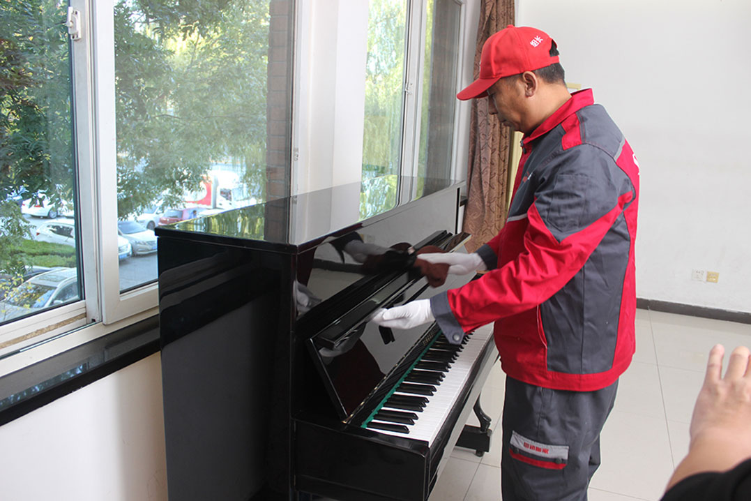 義烏喬喜搬家公司專業(yè)鋼琴搬運現(xiàn)場